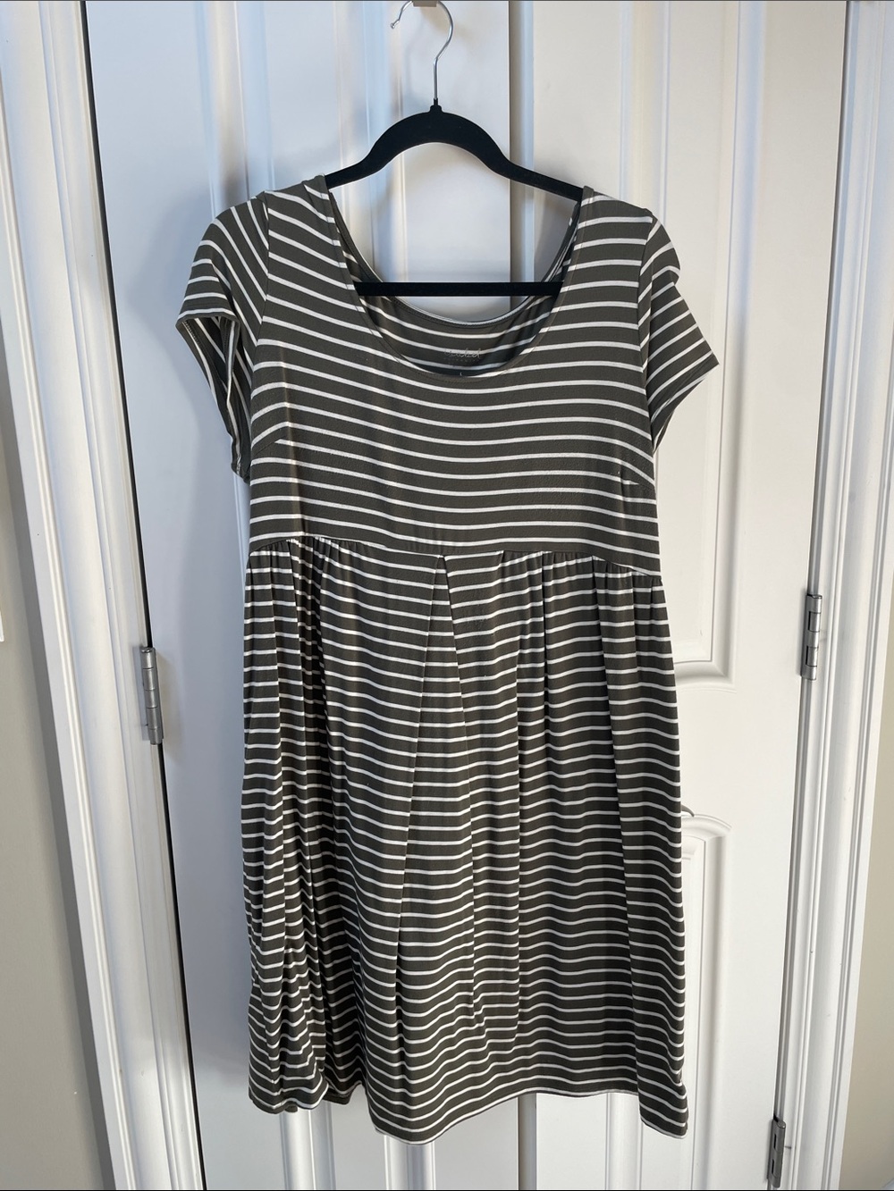 Striped Short-Sleeve Babydoll Dress in Gray and White